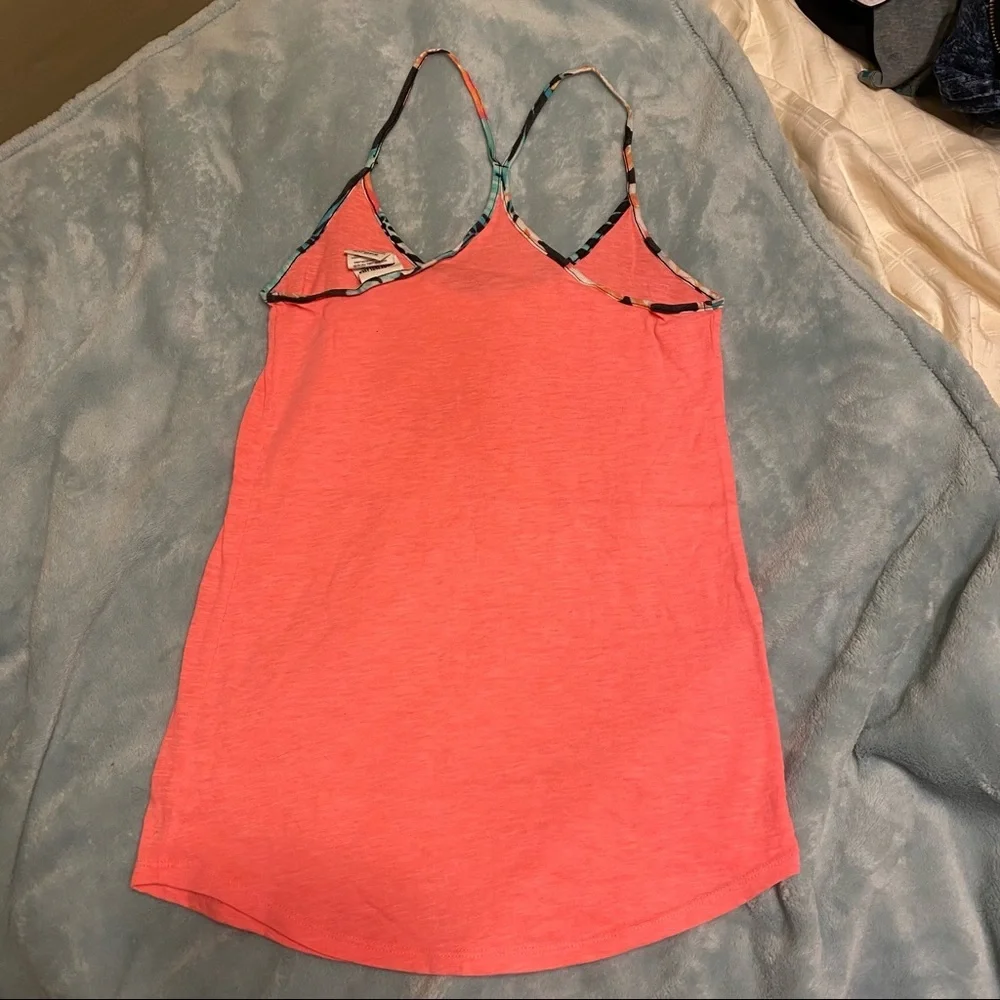 Tropical palm VS PINK tank